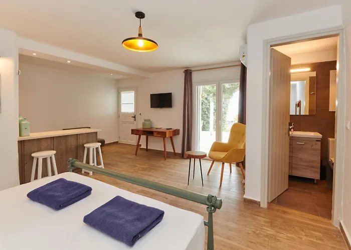 Kipos & Mykonos Town